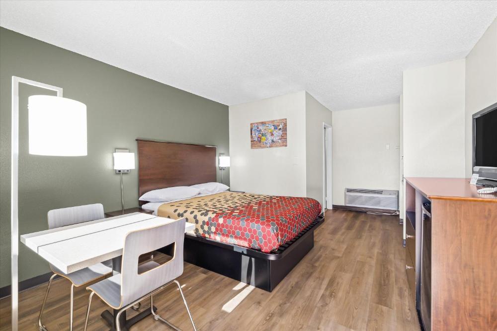 Queen Room - Non-Smoking interior